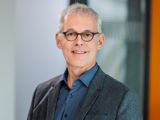 Portrait of Prof Dr Christof Schulz from the University of Duisburg-Essen.