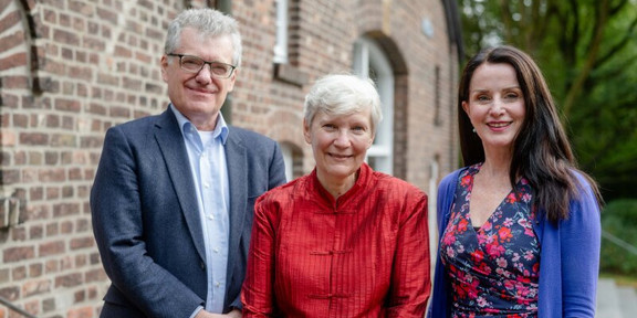 Photo: Three people standing outside next to a brick building. The people are: Markus Taube and Christine Moll-Murata, co-spokesperson and co-spokesperson of the Research Training Group “East Asian Futures: Visions and Realizations on National, Transregional and Global Scales”, and Prof. Denise Manahan-Vaughan and Vice-Rector Denise Manahan-Vaughan, Vice-Rector for Structure, Strategy and Planning at Ruhr-Universität Bochum.