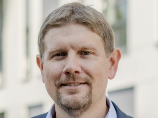 Portraitfoto von Prof. Dr. Jörg Behler von der Ruhr-Universität Bochum.