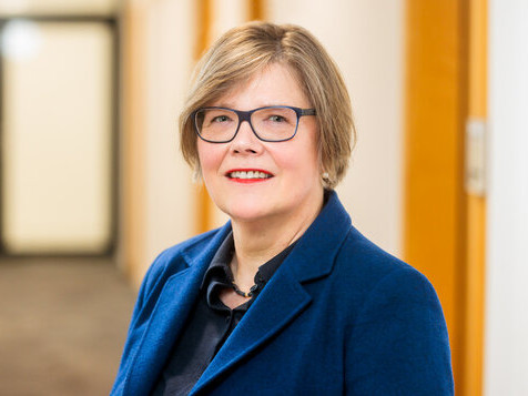 Portraitfoto von Frau Prof. Dr. Ute Schneider von der Universität Duisburg-Essen.